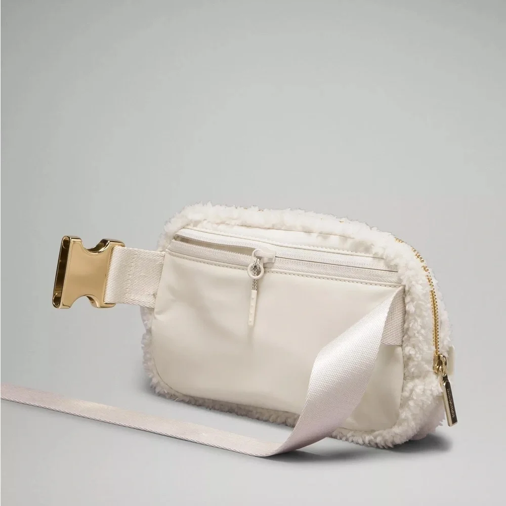 Everywhere Belt Bag Fleece White Opal Gold - Picture 2 of 3